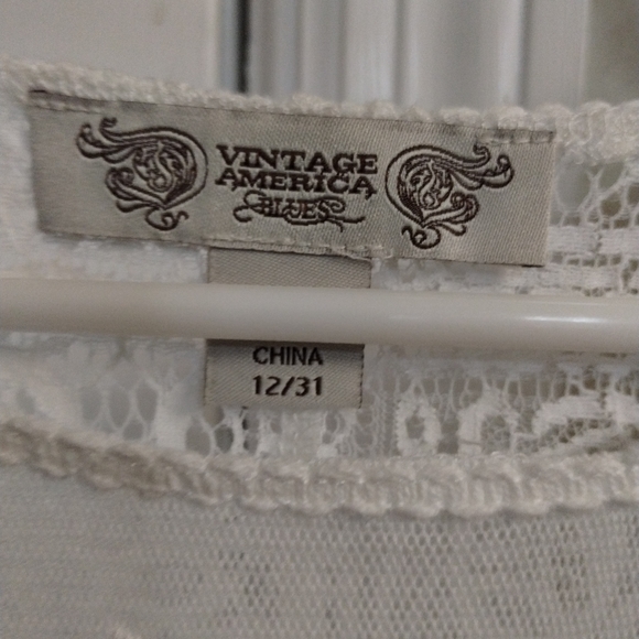 IVORY BEACHY BOHO EMBROIDERED LONG CROCHET LACE WEDDING DRESS - Picture 8 of 11